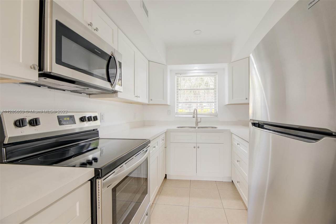 1017 30th Ct - Photo 1