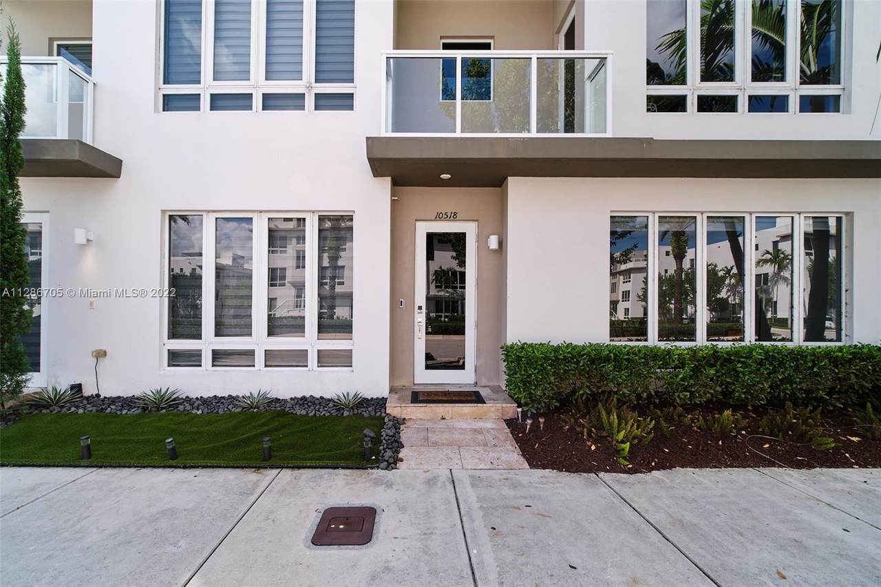 10518 66th St - Photo 1