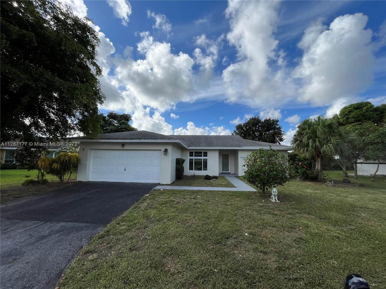 5204 Palm Cir - Photo 1