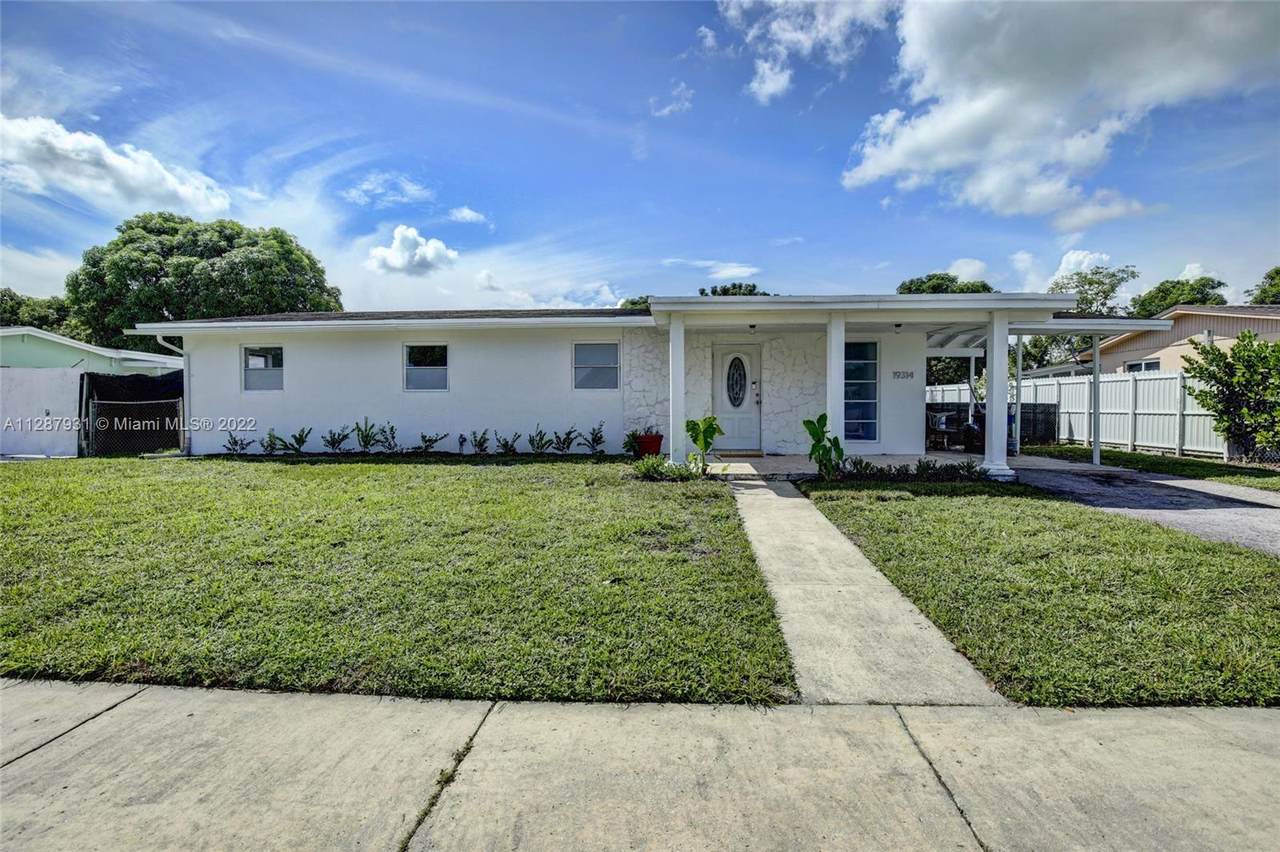 19314 47th Ct - Photo 1