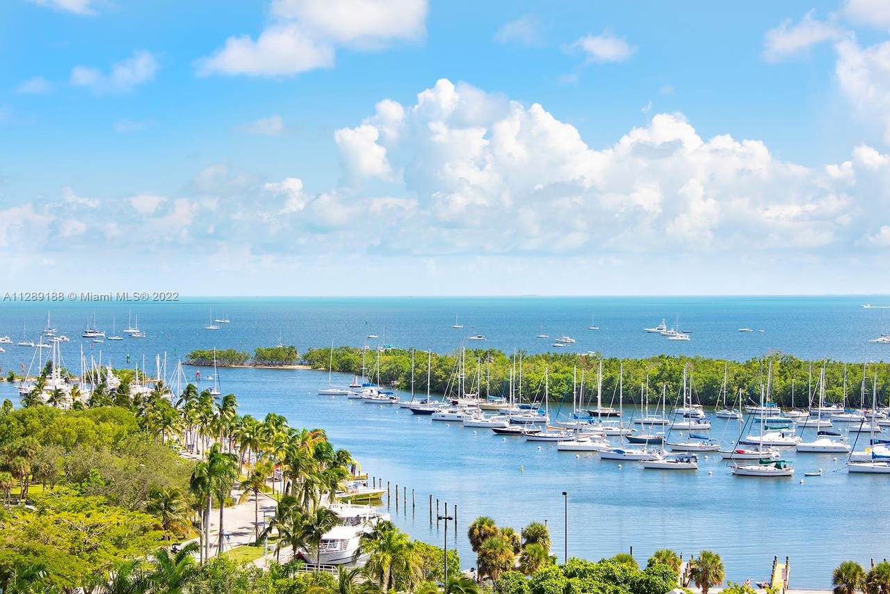 2821 Bayshore Dr - Photo 1