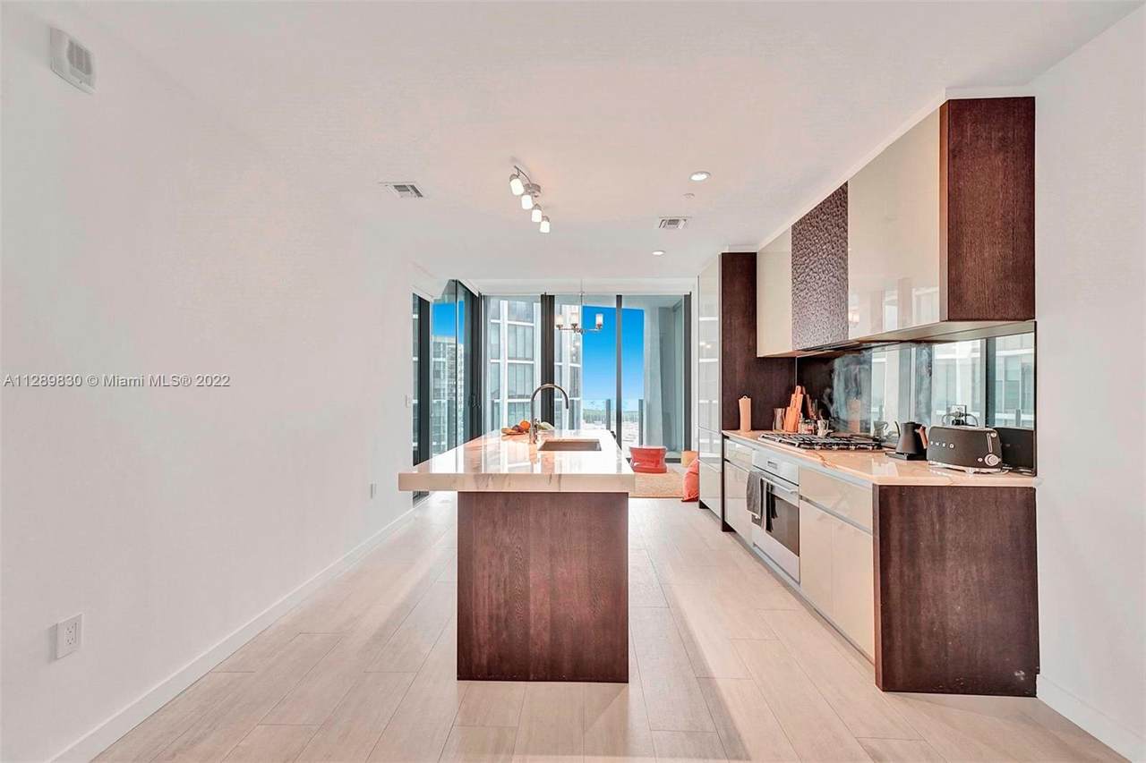 2831 Bayshore Dr - Photo 1