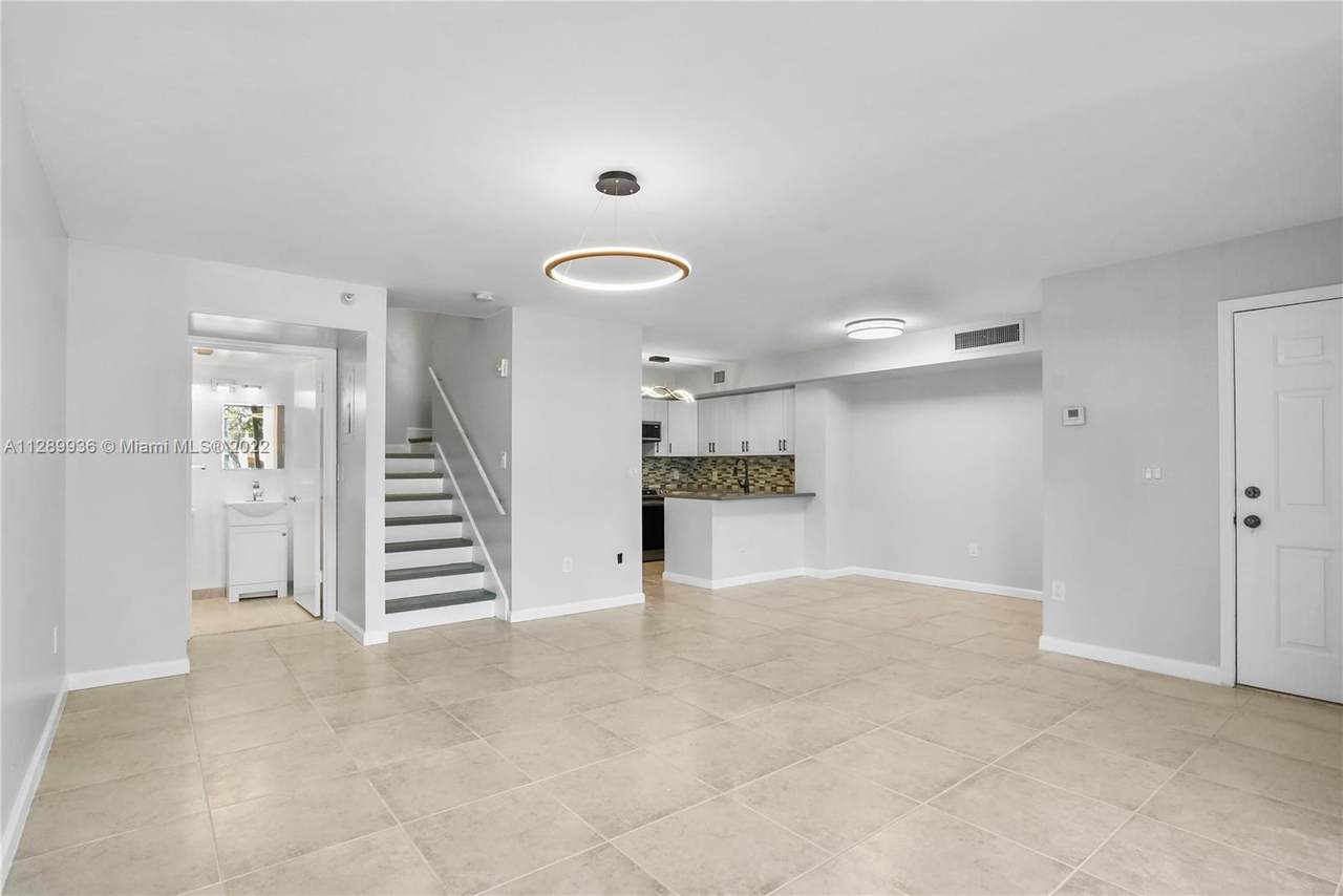 123 Yacht Club Way - Photo 1