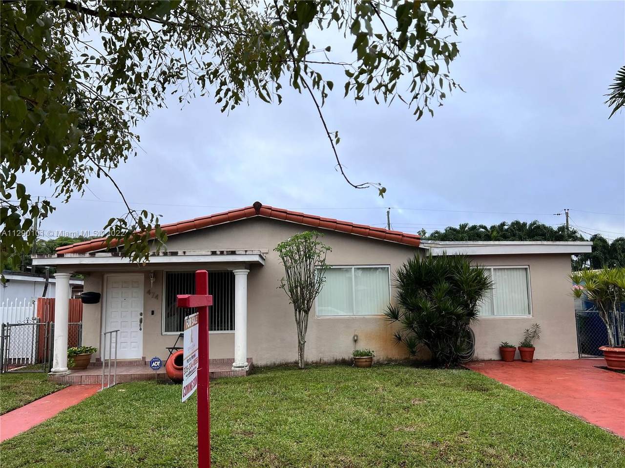474 44th Pl - Photo 1