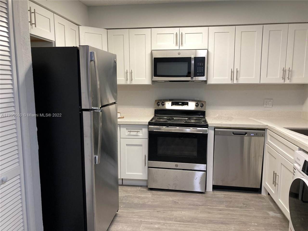 4409 Treehouse Ln - Photo 1