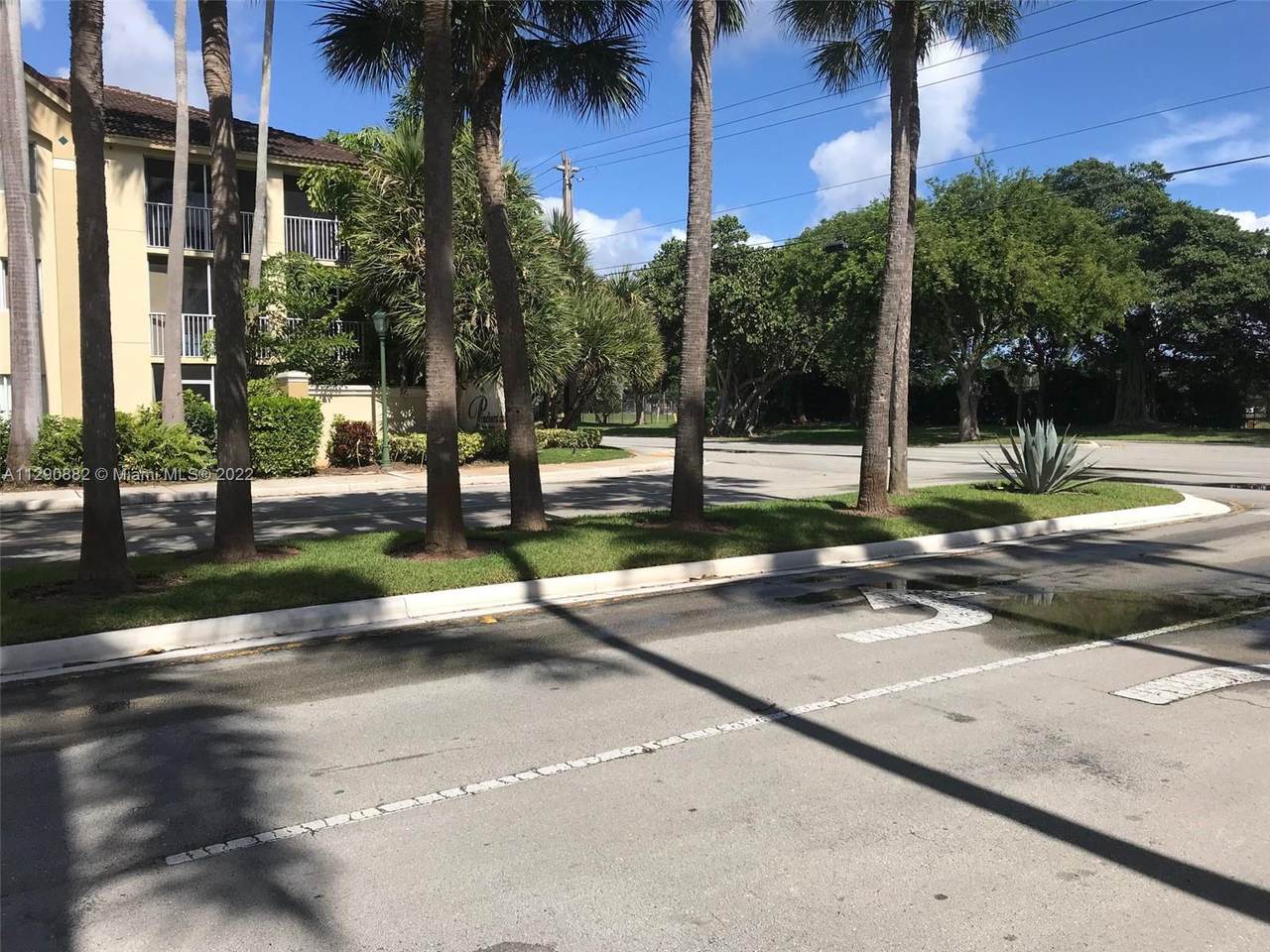 470 Park Rd - Photo 1