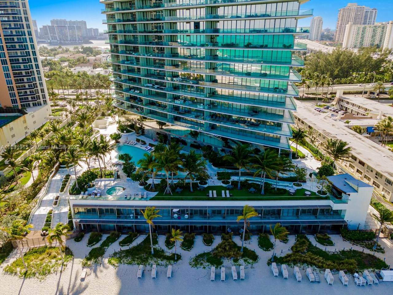 18975 Collins Ave - Photo 1