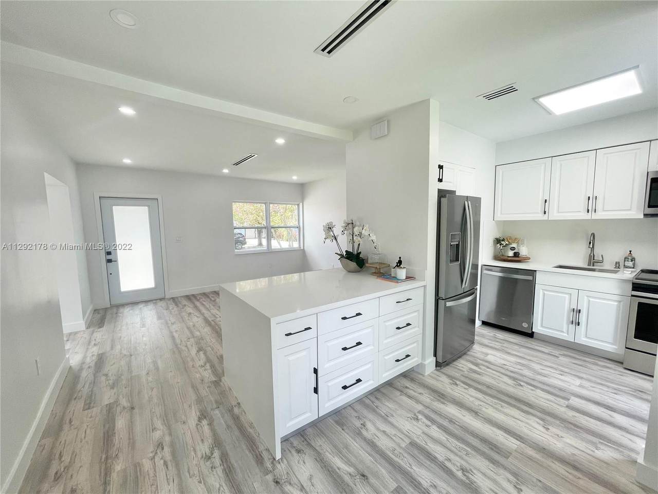 210 51st Ct - Photo 1