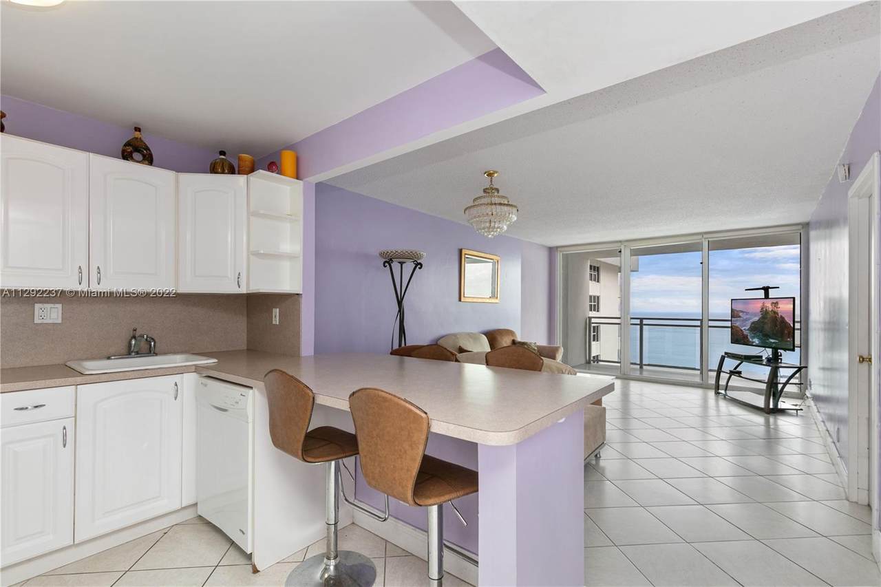 2030 Ocean Dr - Photo 1
