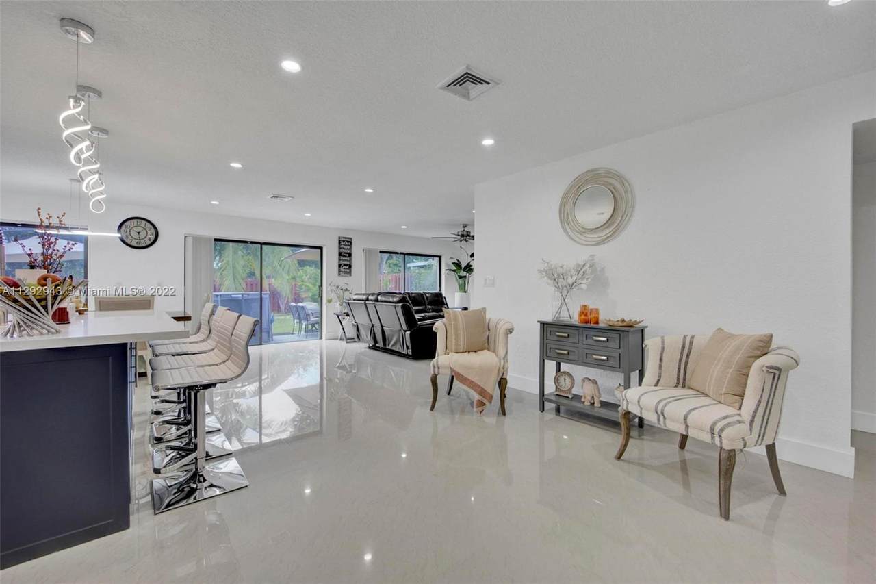 19115 Lake Dr - Photo 1