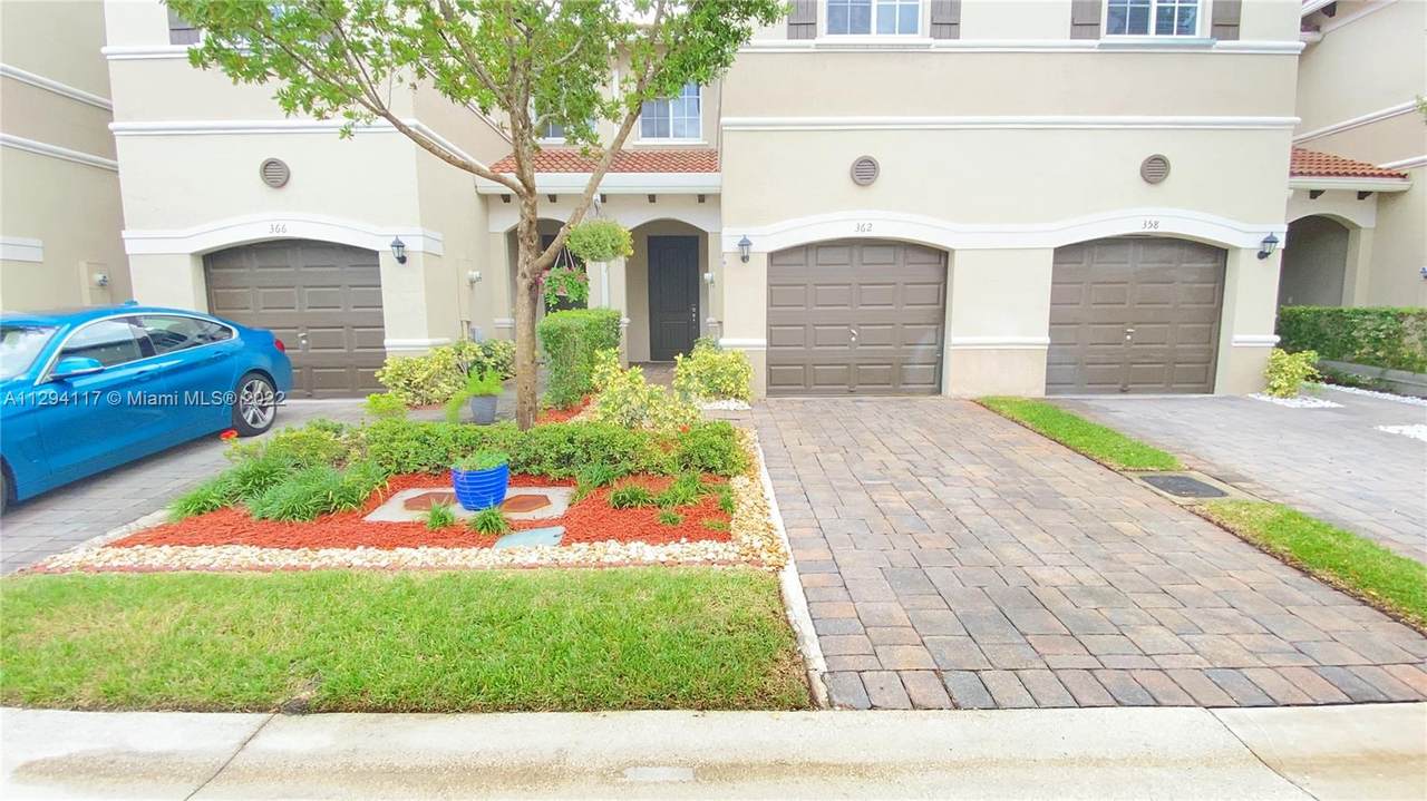 362 47th Pl - Photo 1