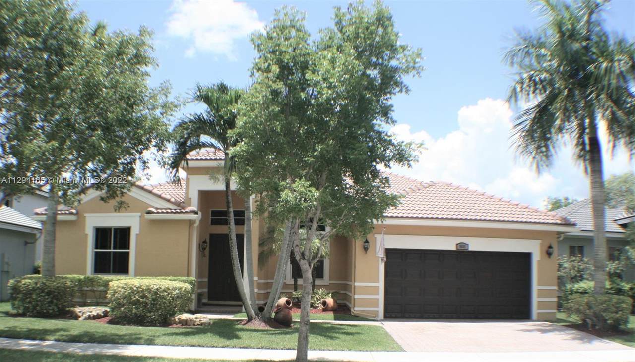 1635 Blue Jay Cir - Photo 1