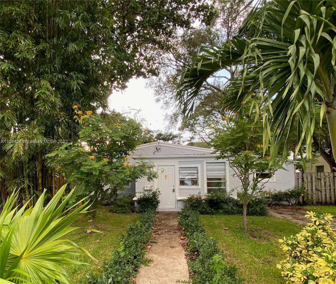 119 22nd Ave - Photo 1