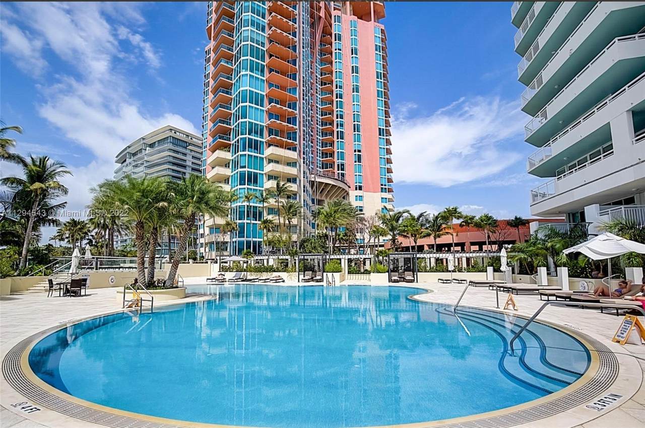 300 Pointe Dr - Photo 1
