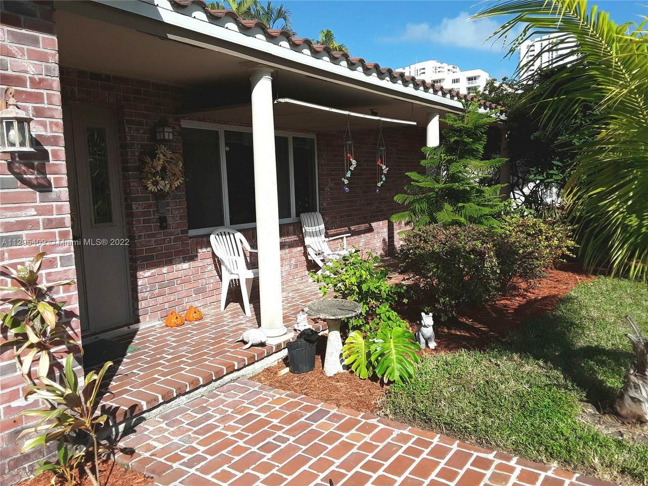 3261 Seaward Dr - Photo 1