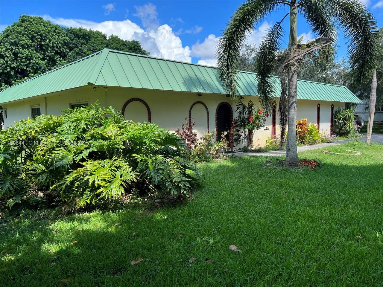 5701 185th Way - Photo 1