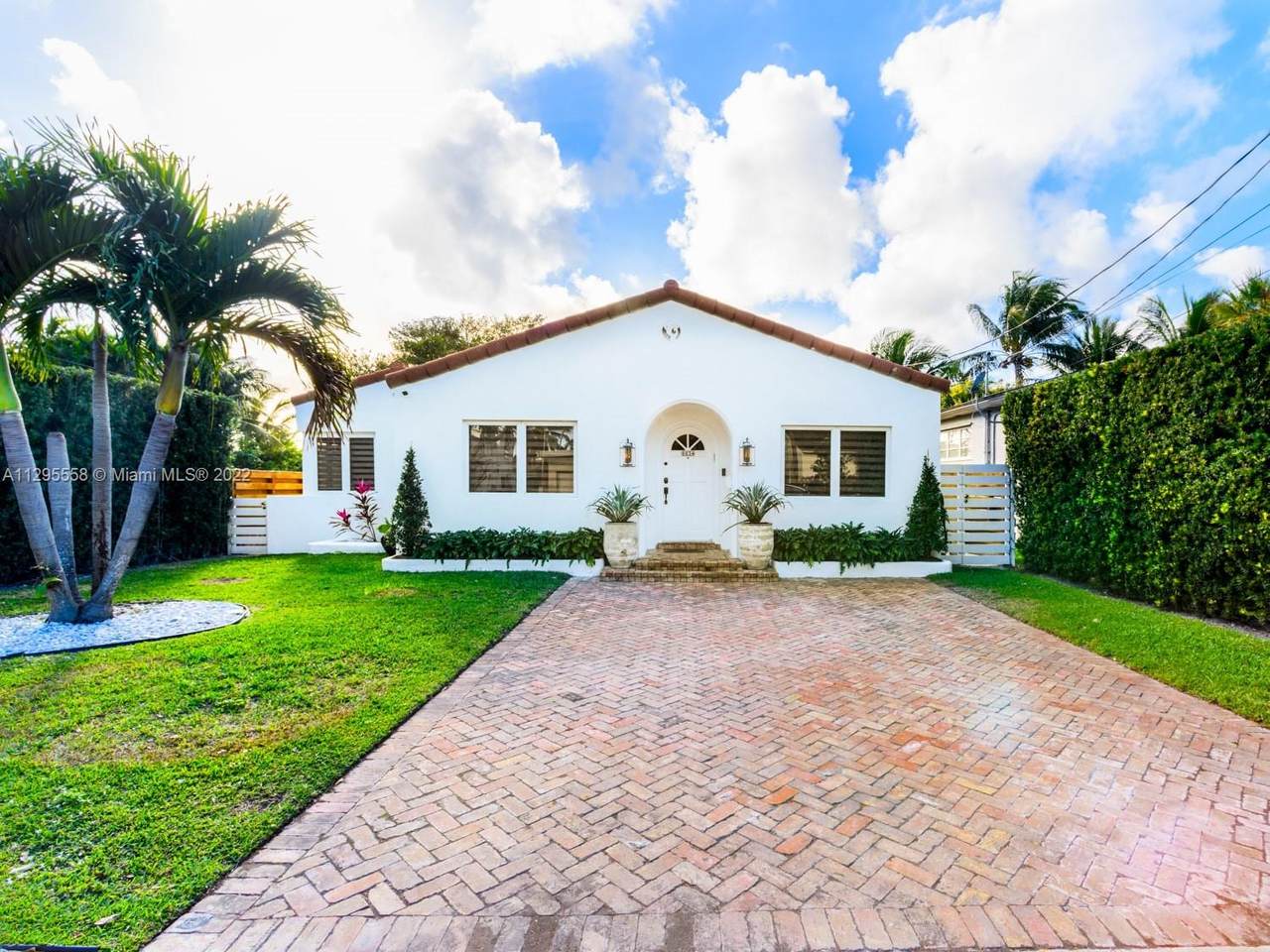 8834 Froude Ave - Photo 1