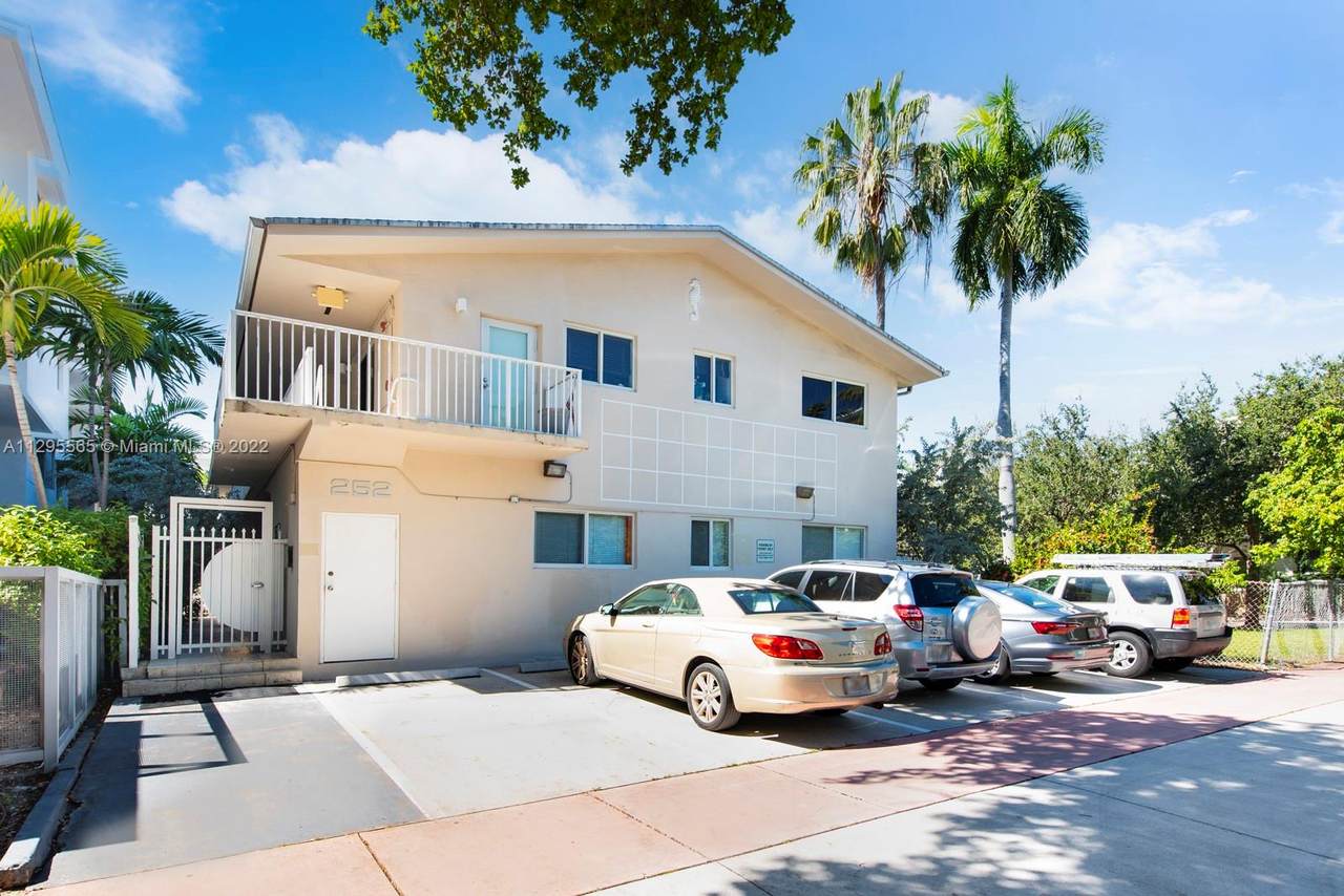 252 Jefferson Ave - Photo 1