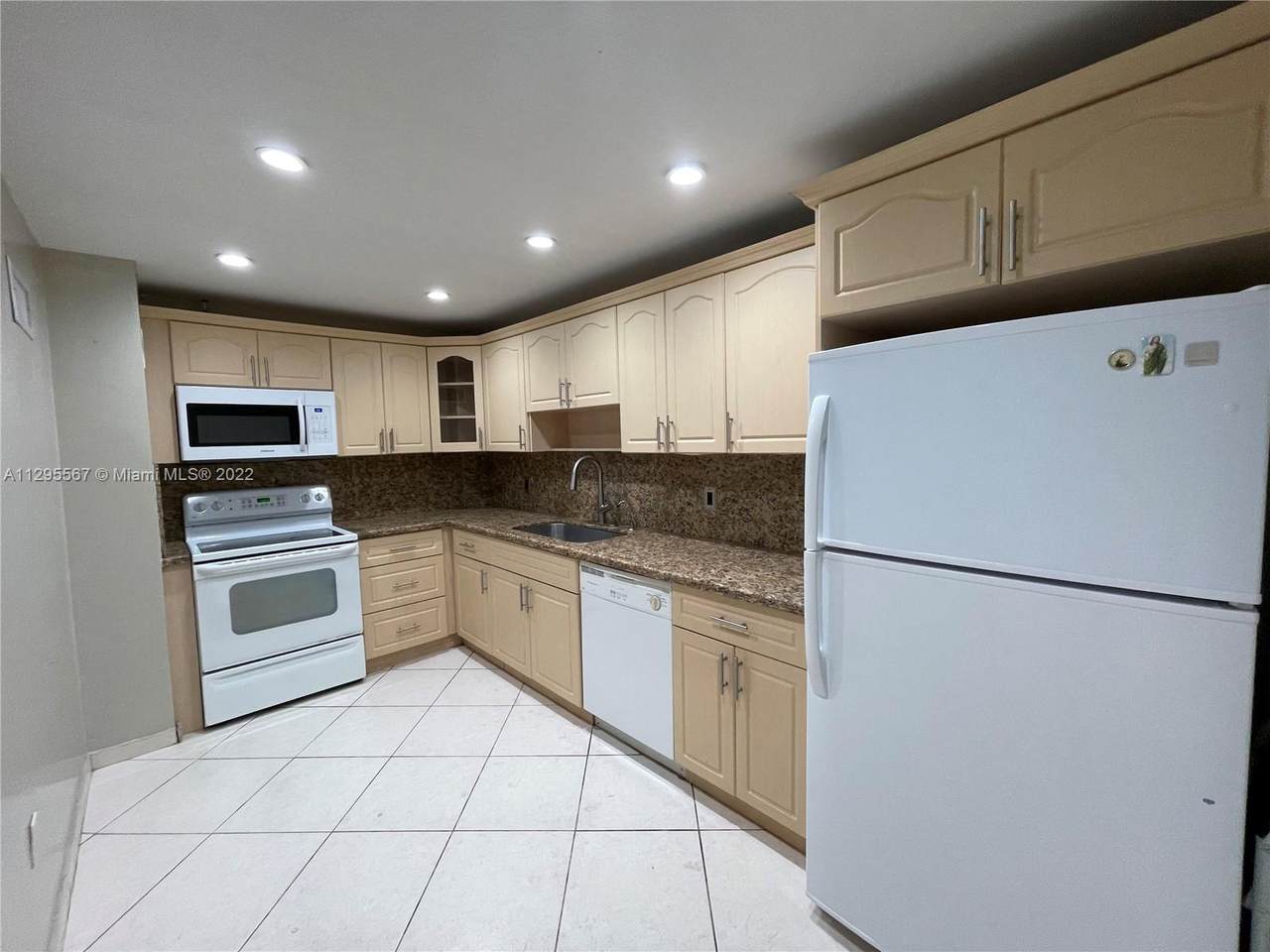 9270 Bay Harbor Dr - Photo 1