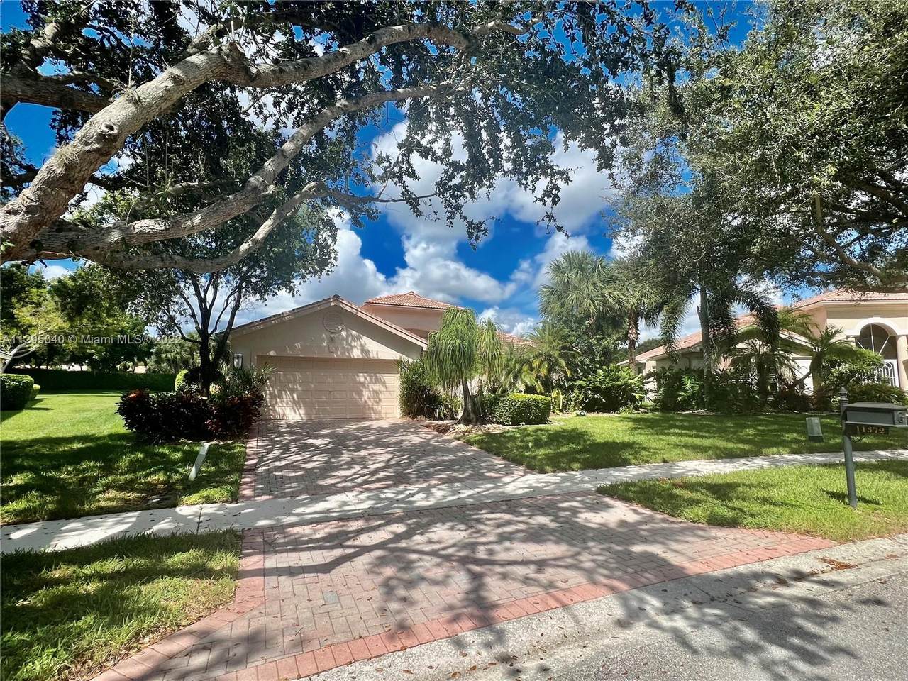 11372 Ohanu Cir - Photo 1