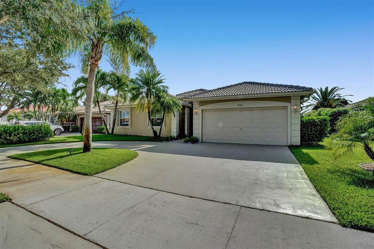 5719 109th Ln - Photo 1
