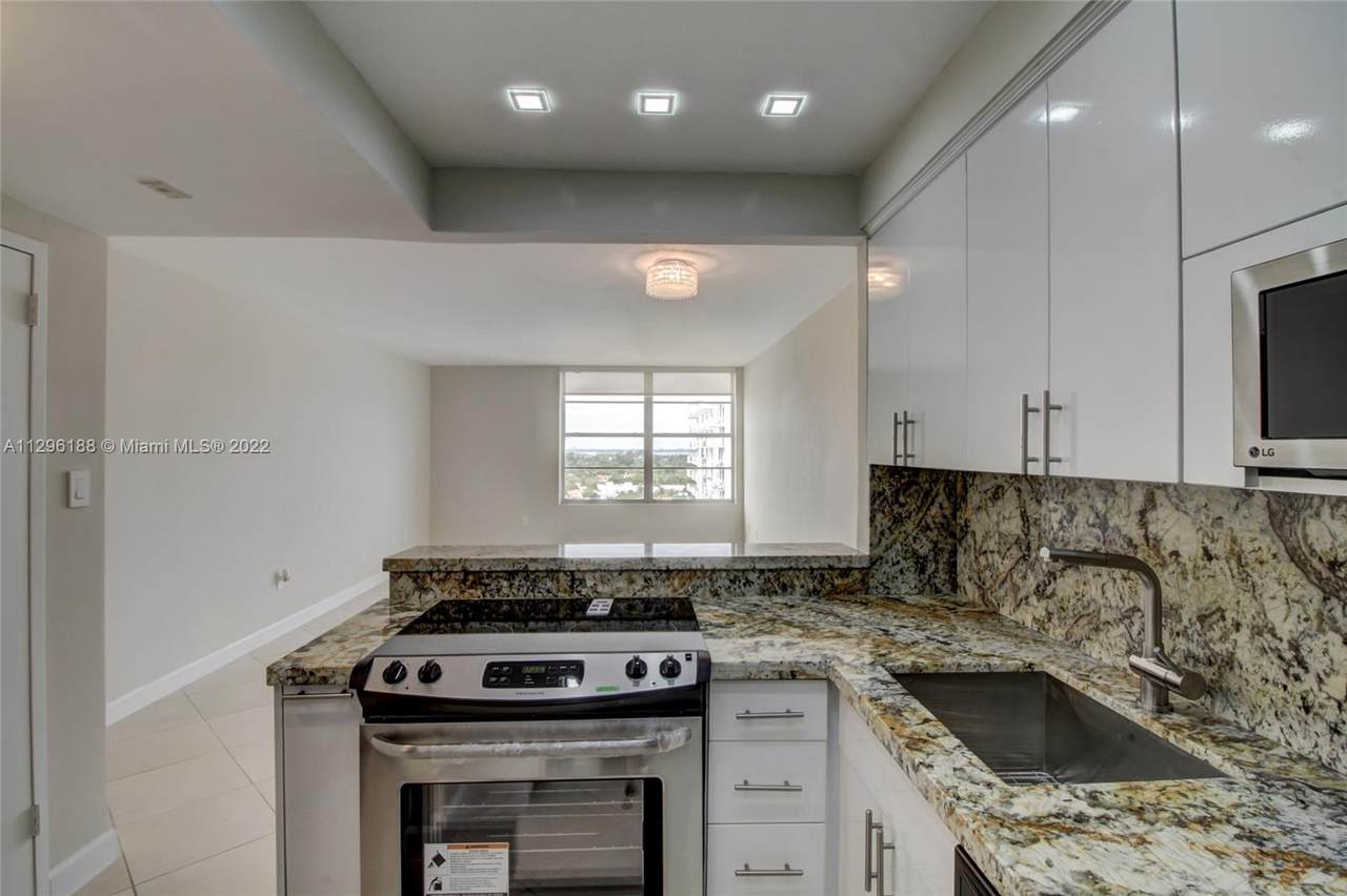 2899 Collins Ave - Photo 1