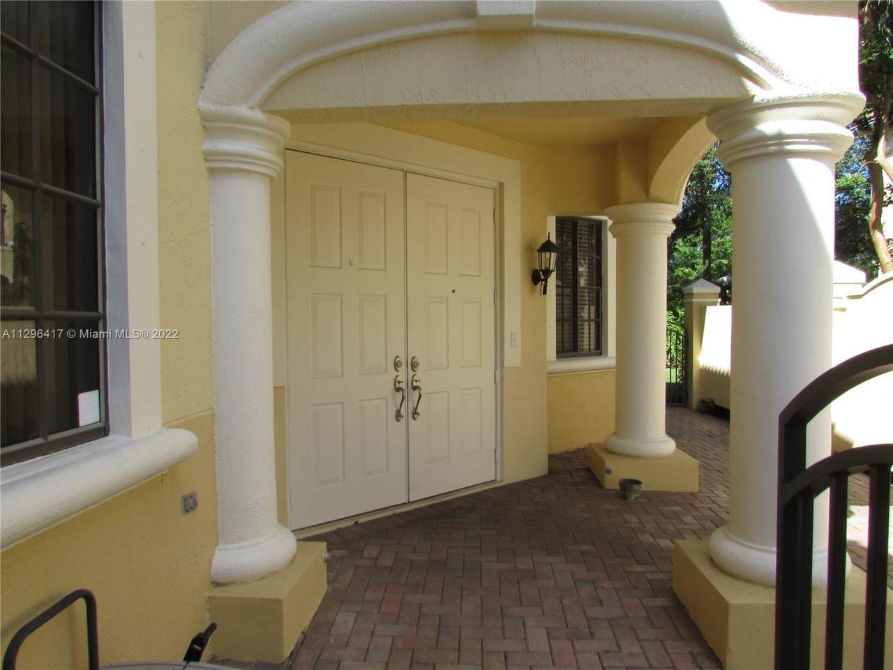 1511 Passion Vine Cir - Photo 1