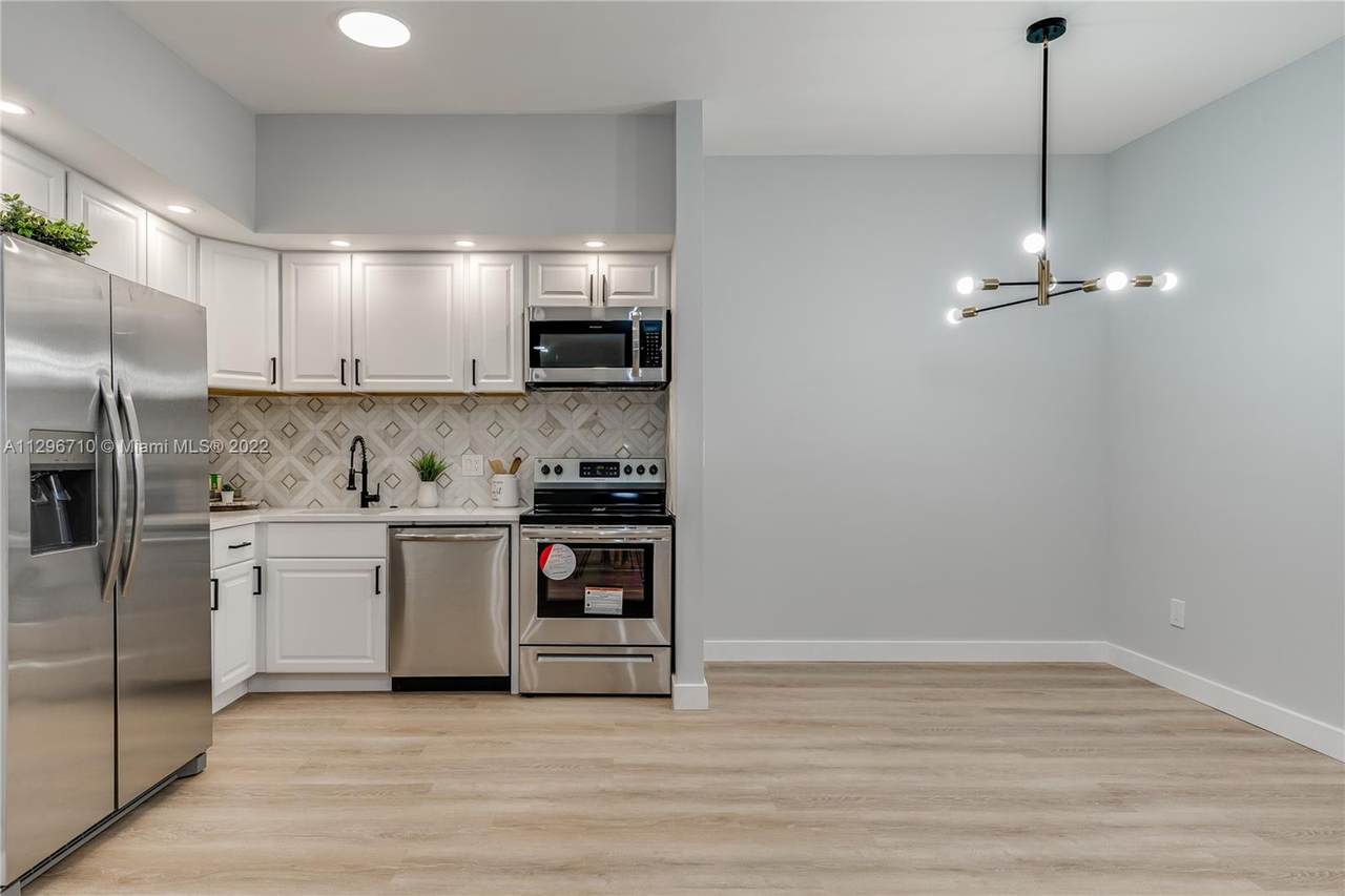 9970 Belfort Cir - Photo 1