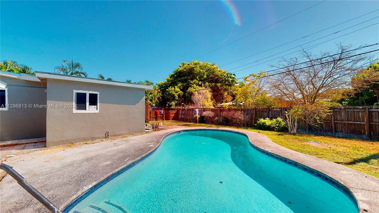 1832 51st Ct - Photo 1