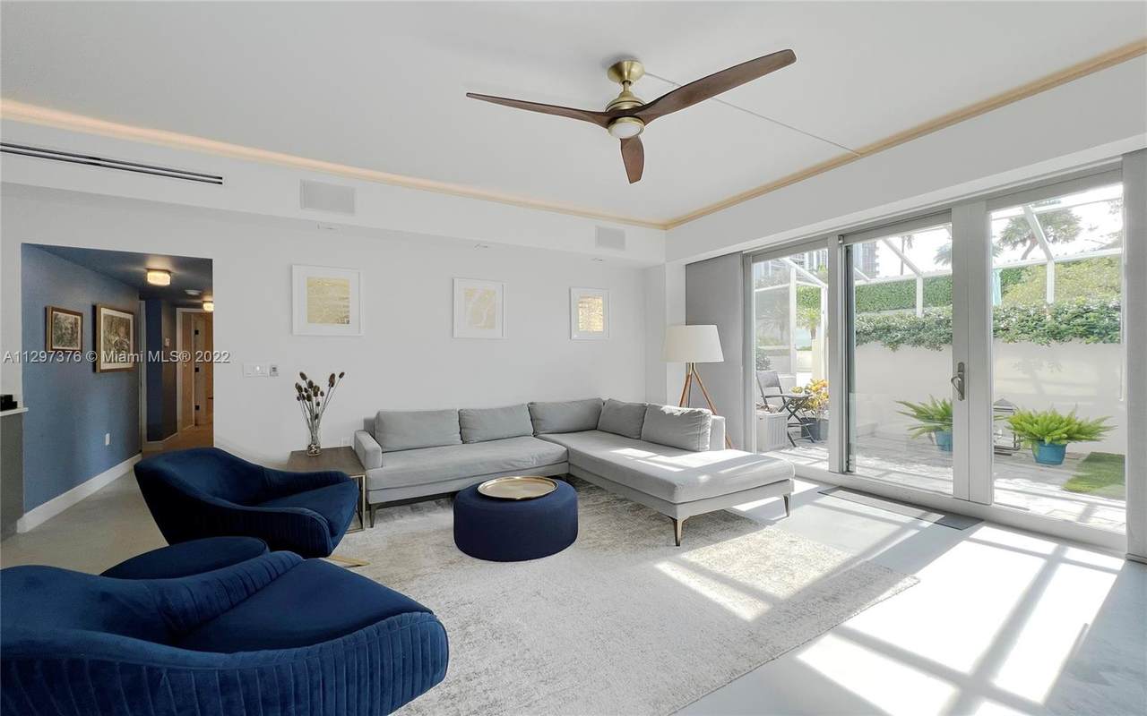 5 Island Ave - Photo 1