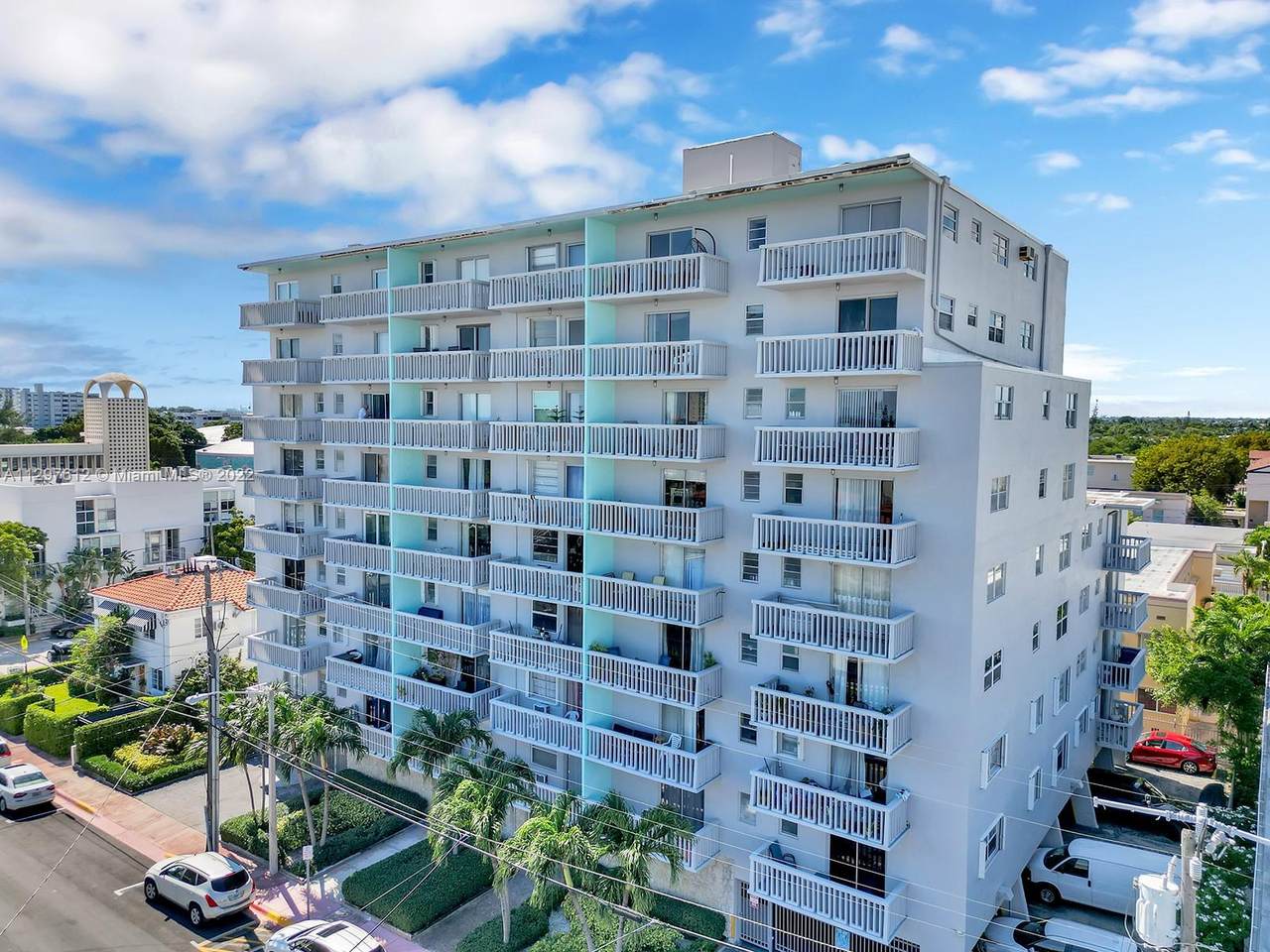 7620 Carlyle Ave - Photo 1