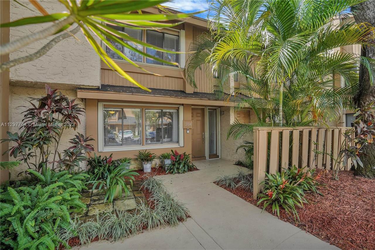 204 Wimbledon Lake Dr - Photo 1