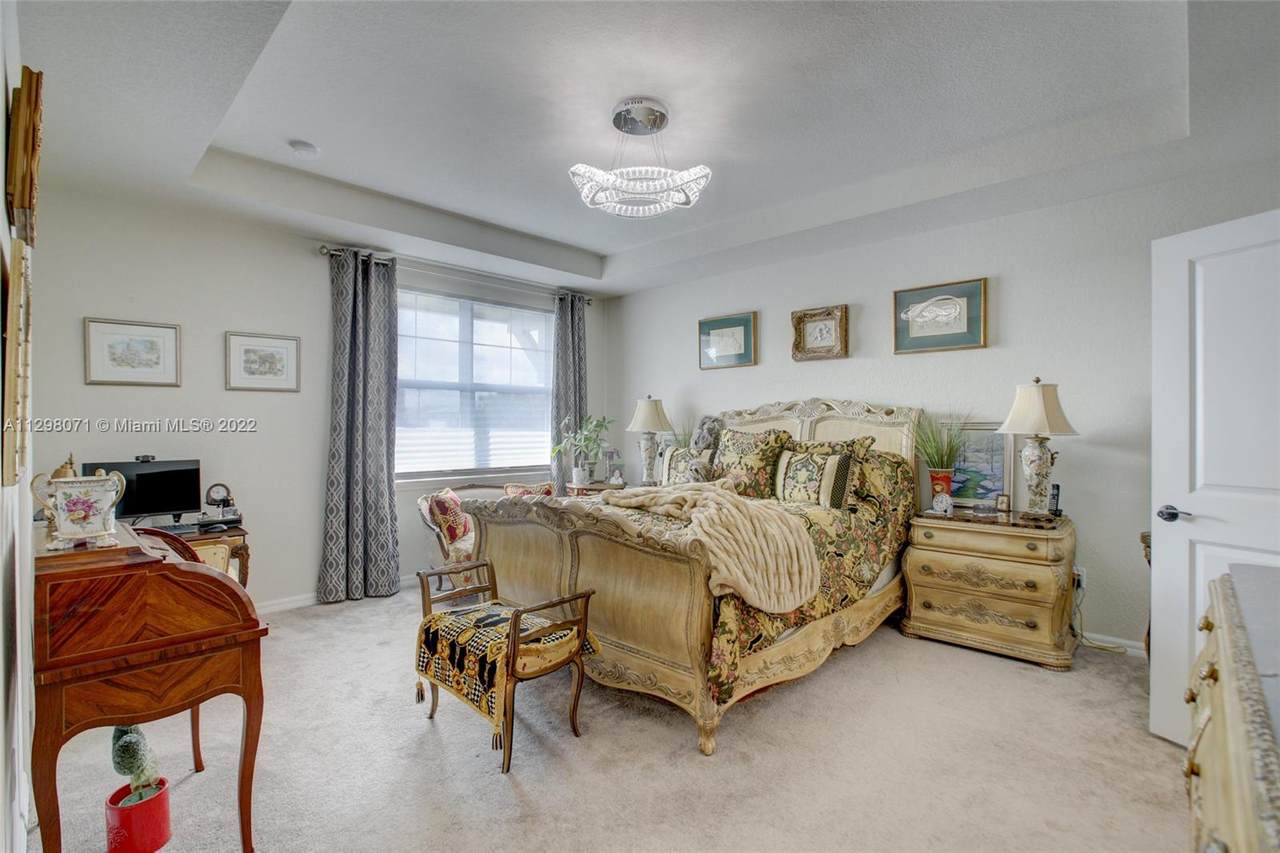 1030 Eucalyptus Dr - Photo 1