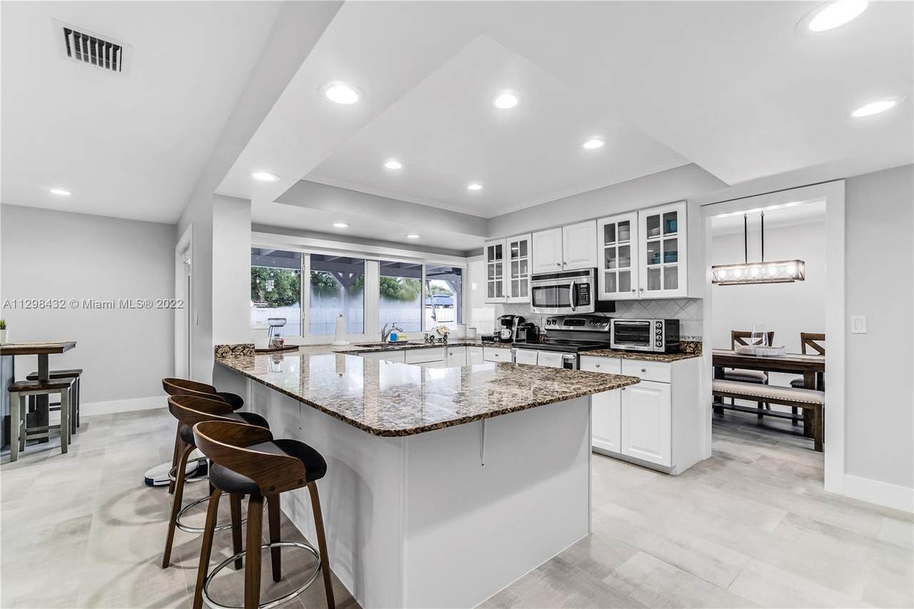 10112 17th St - Photo 1