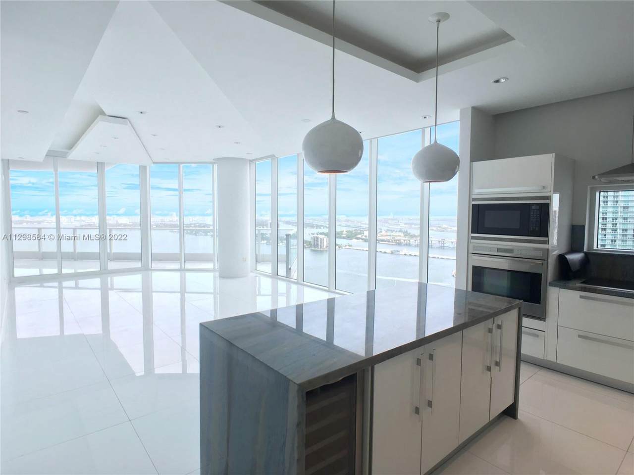 2020 Bayshore Dr - Photo 1