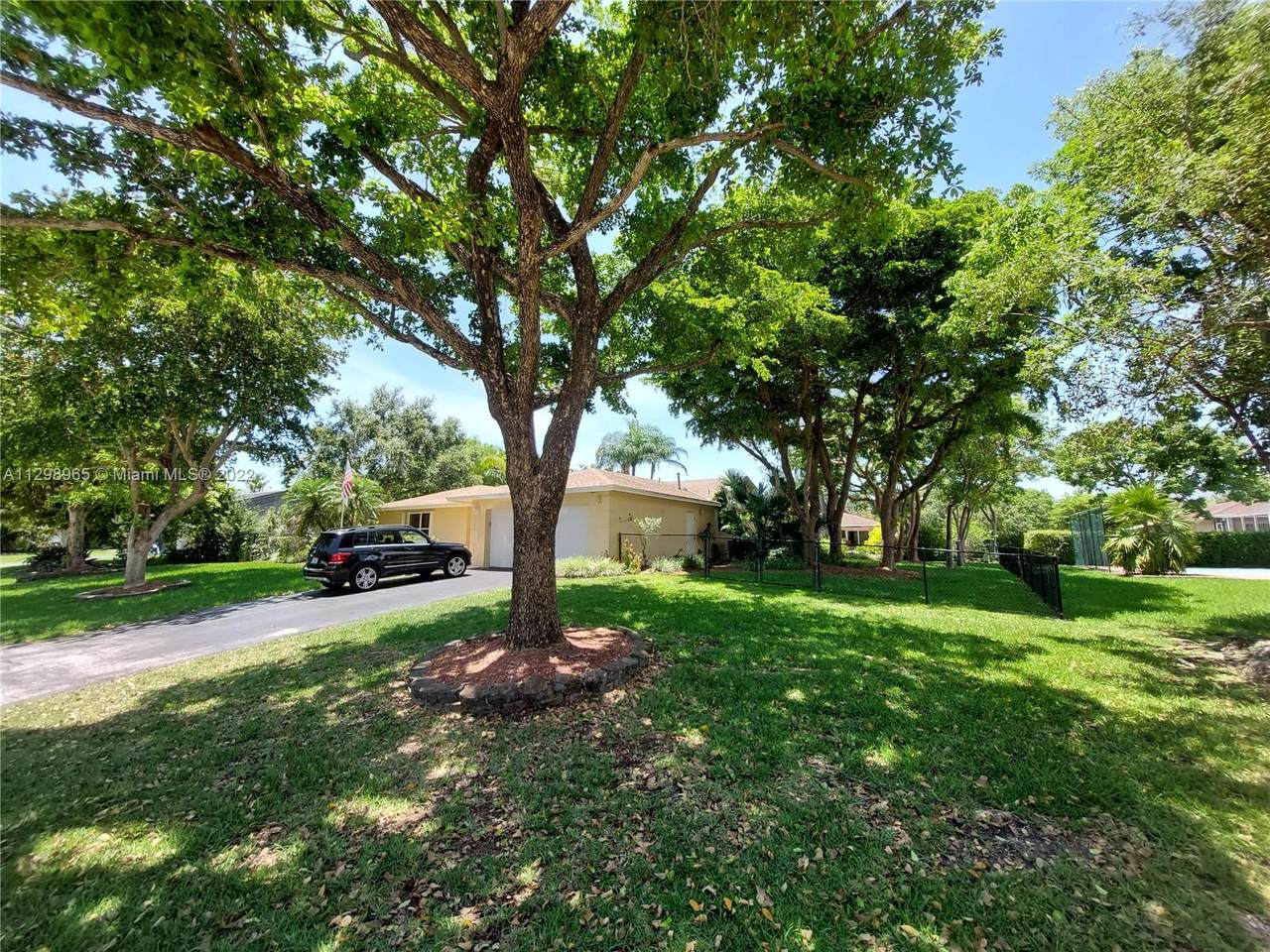 8600 179th St - Photo 1