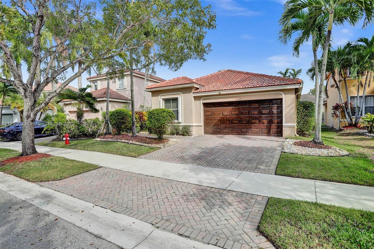 1028 Silktree Ln - Photo 1