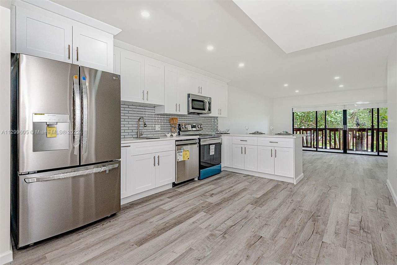 1021 Mockingbird Ln - Photo 1