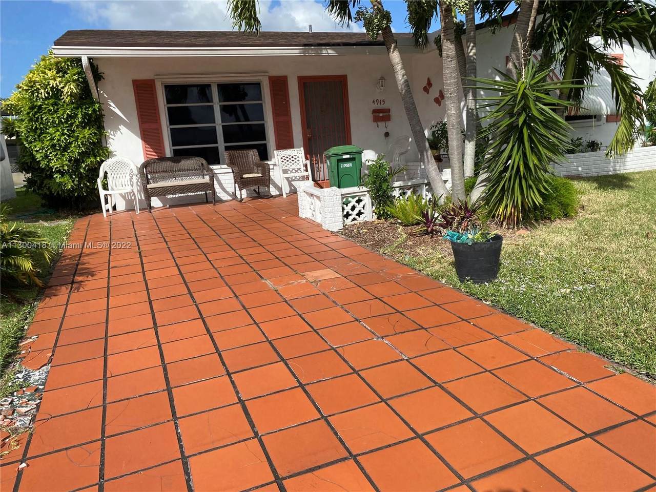 4915 54th St - Photo 1