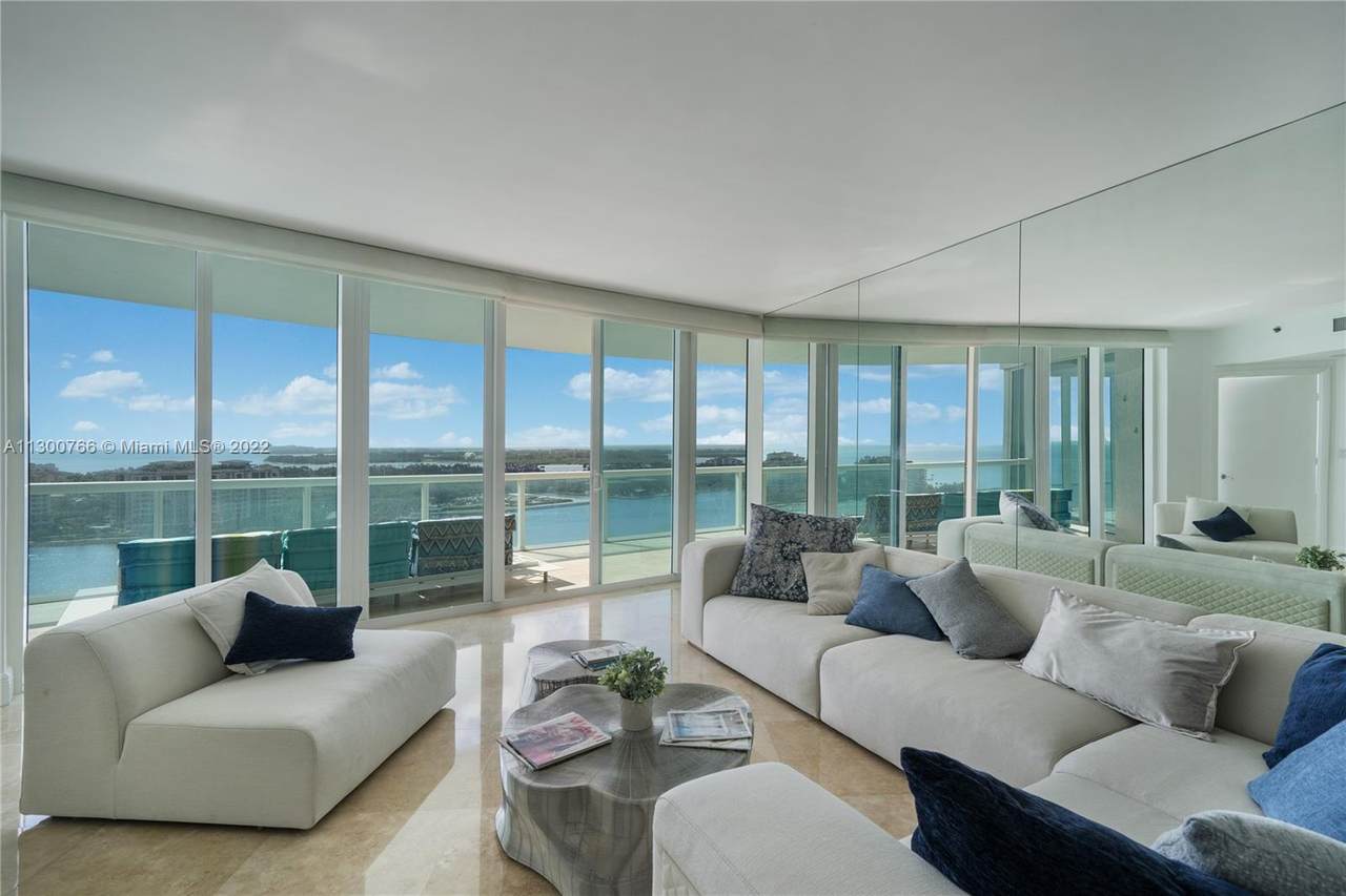 1000 Pointe Dr - Photo 1