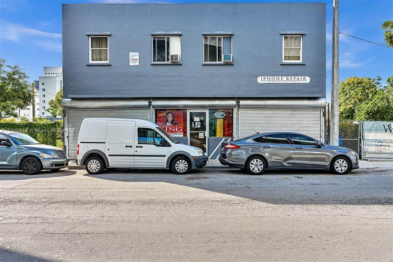 212 11th St - Photo 1