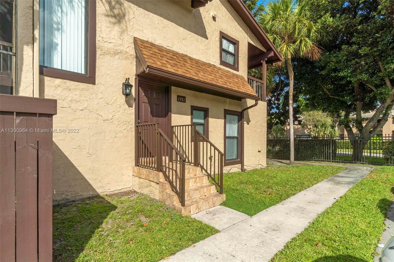 1751 Bayberry Dr - Photo 1
