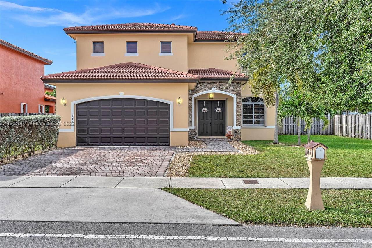 18250 152nd Ave - Photo 1