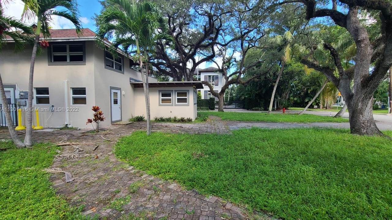 104 Coconut Dr - Photo 1