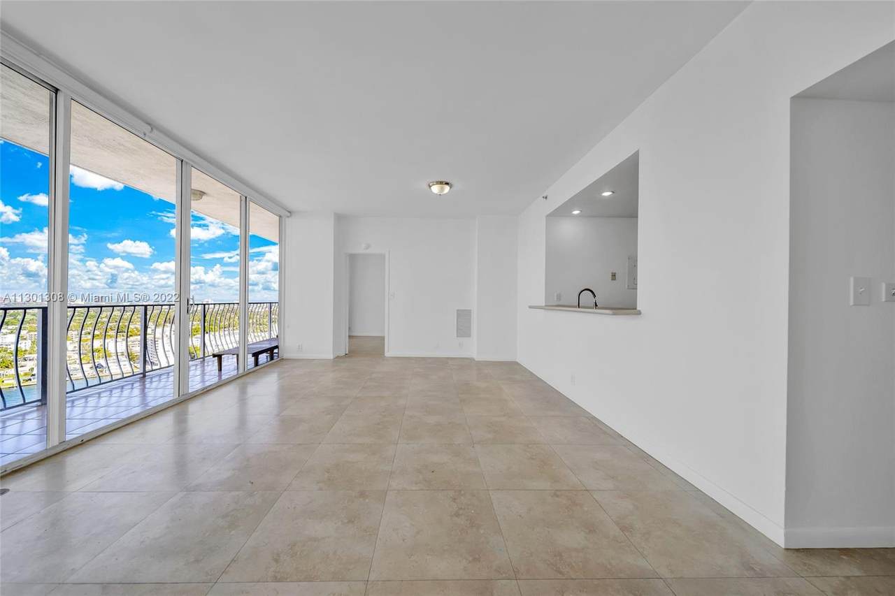 7601 Treasure Dr - Photo 1
