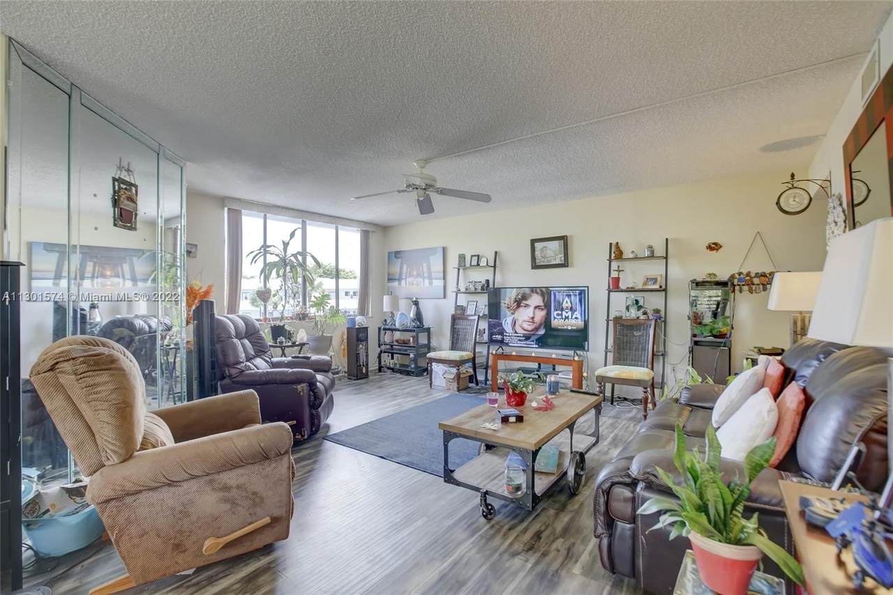 1430 Sheridan St - Photo 1