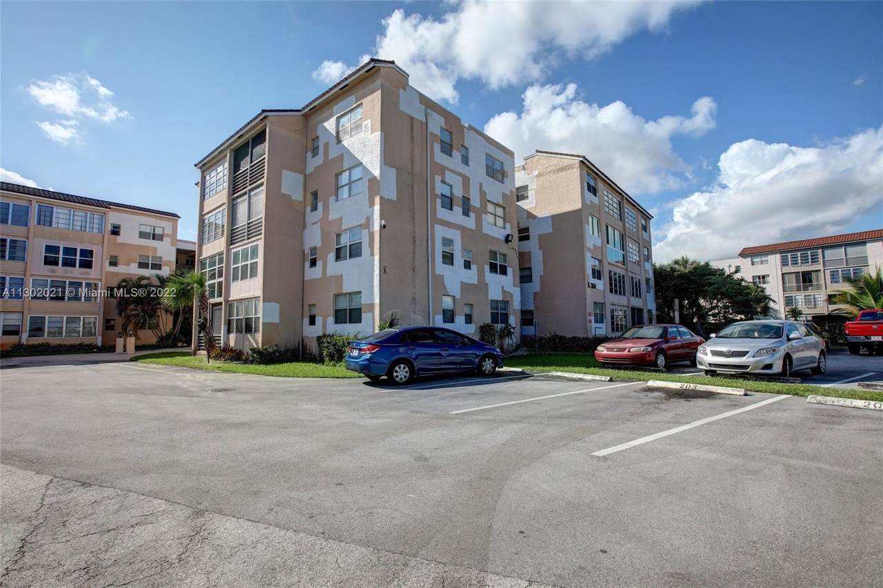 2860 Somerset Dr - Photo 1