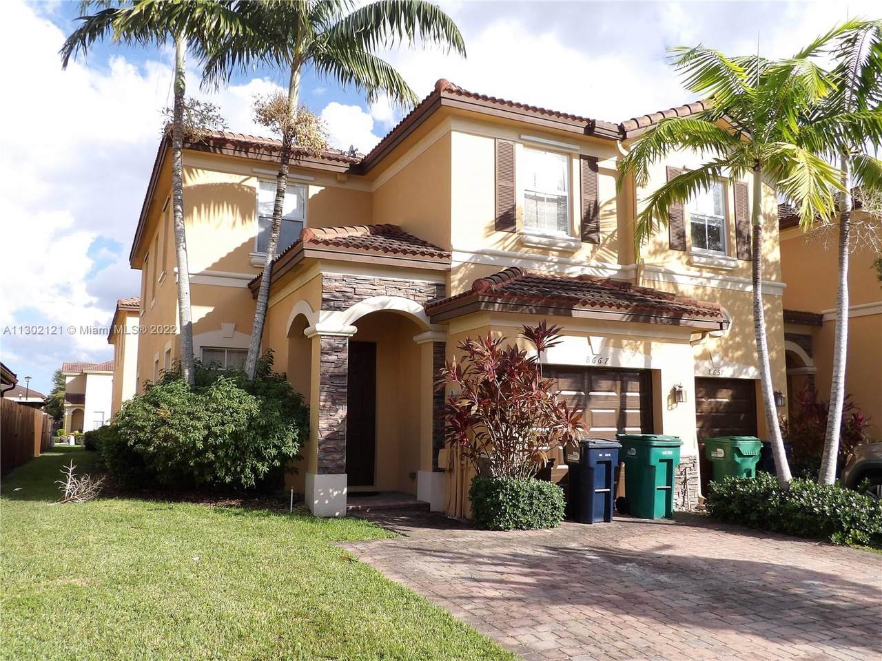 8667 113th Ct - Photo 1