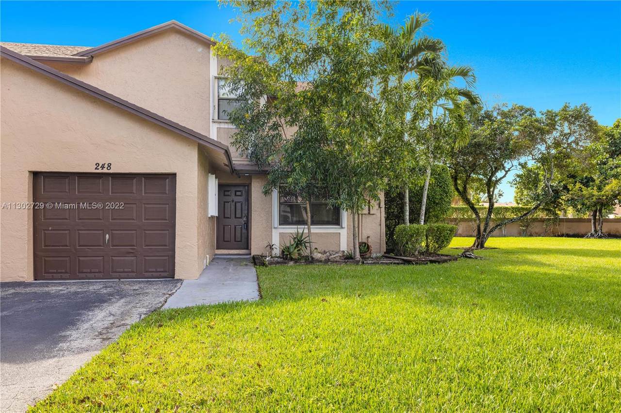 248 Lakeside Cir - Photo 1