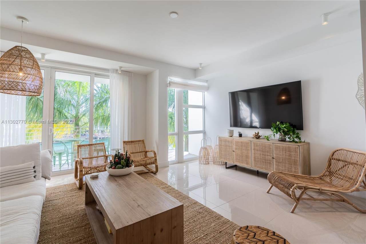 47 Shore Dr - Photo 1